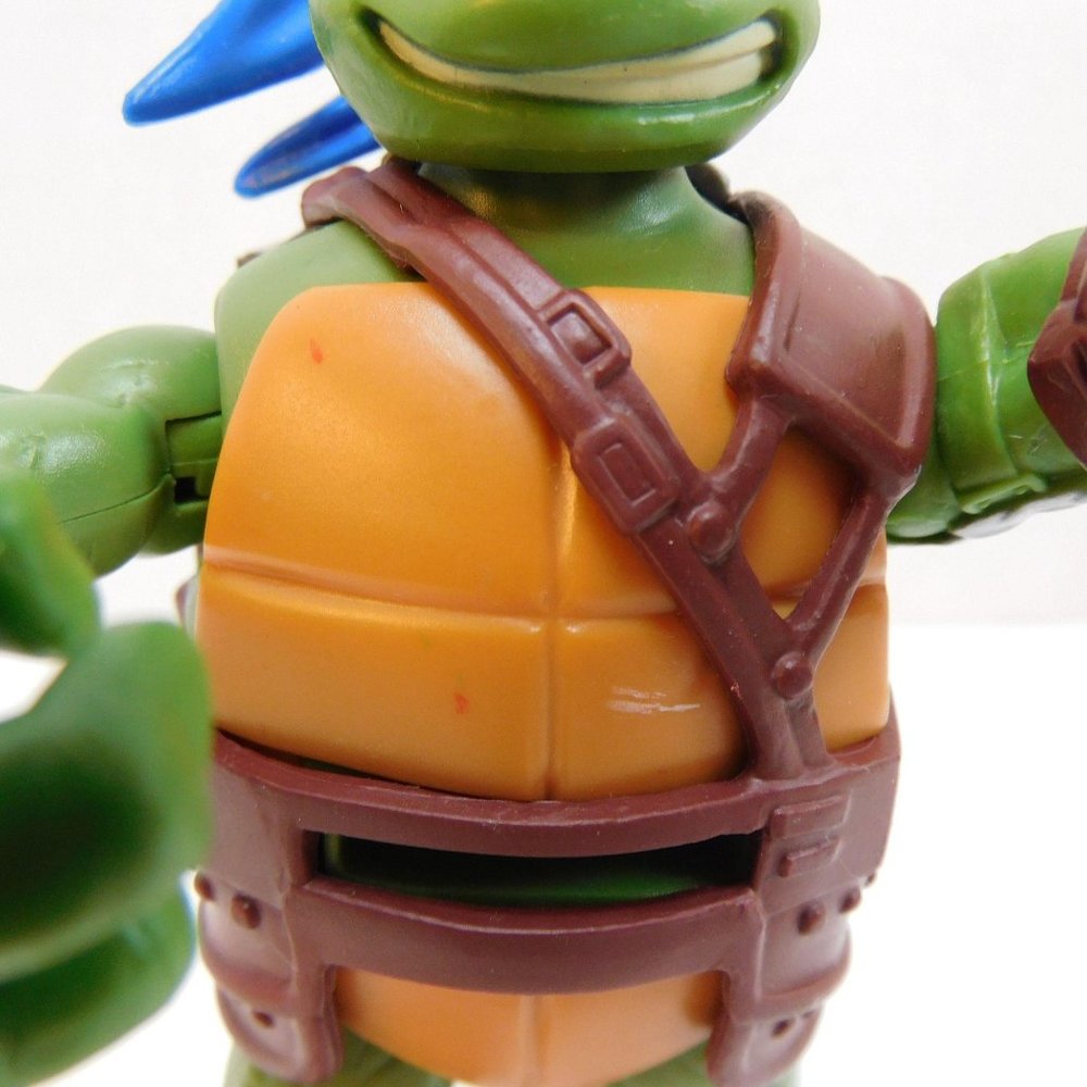 2012 Viacom Playmates 6" Leonardo TMNT Action Figure Turtle Collectible W Weapon - Picture 6 of 6